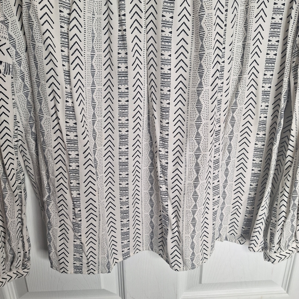 LOFT Women's Black and White Patterned Top Size Large - Picture 3 of 6
